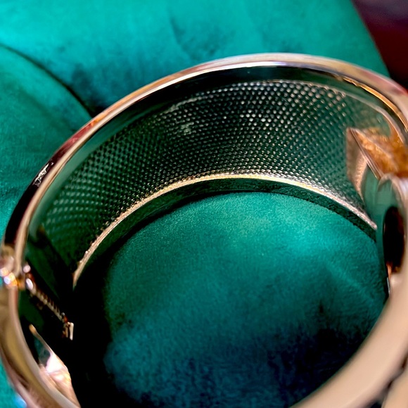 Guess Hinged Bracelet. Cream/Rose Gold Accents. - Picture 9 of 11